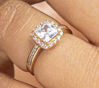 Ebony 18Karat Yellow Gold Engagement Ring