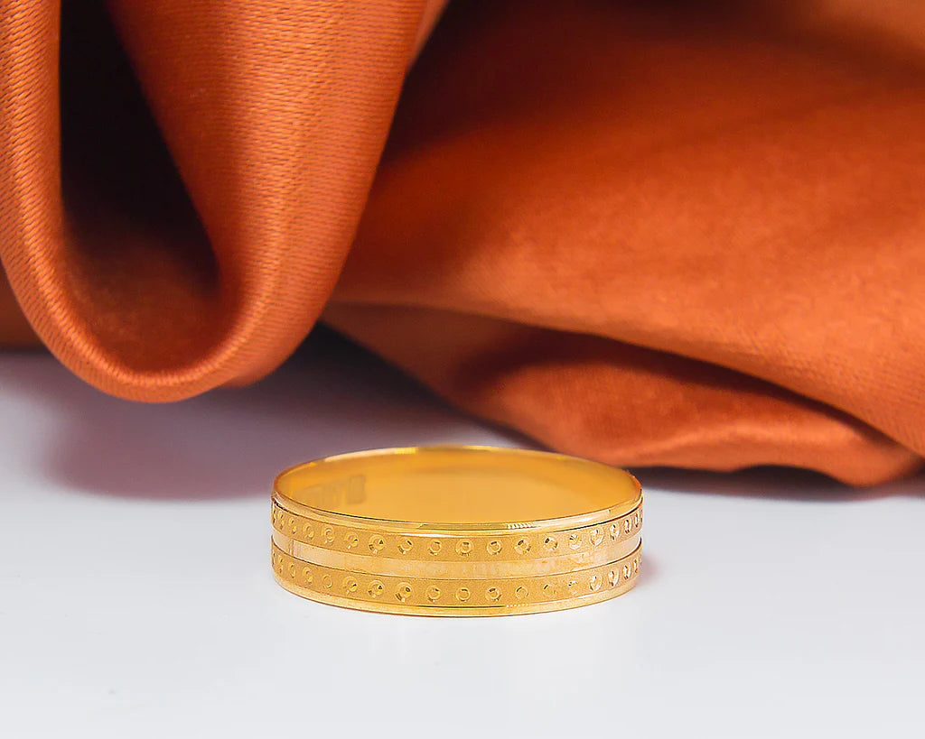 Ezra 10Karat Yellow Gold Wedding Band