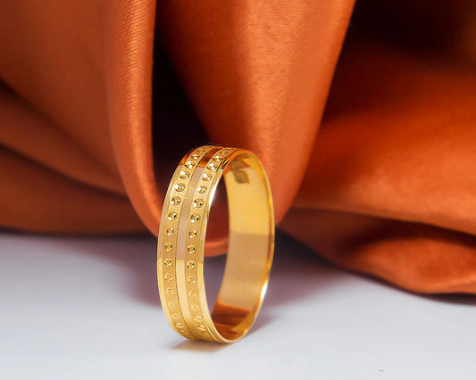 Ezra 10Karat Yellow Gold Wedding Band