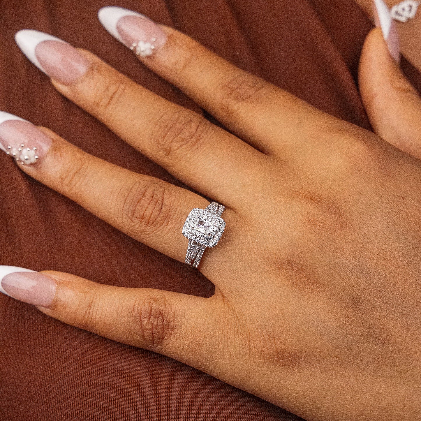 Etoro 18Karat White Gold Engagement Ring