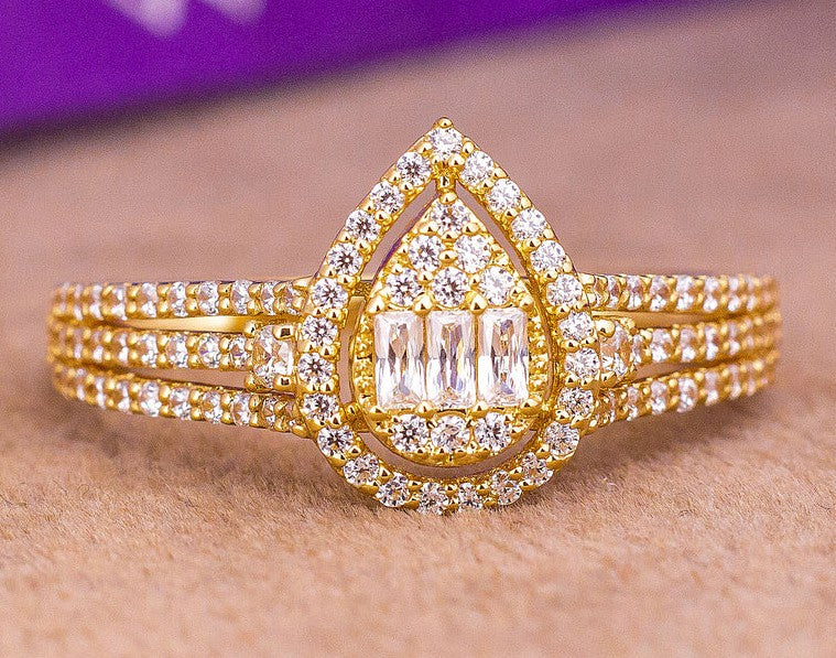 Luisa Pear 18Karat Yellow Gold Engagement Ring