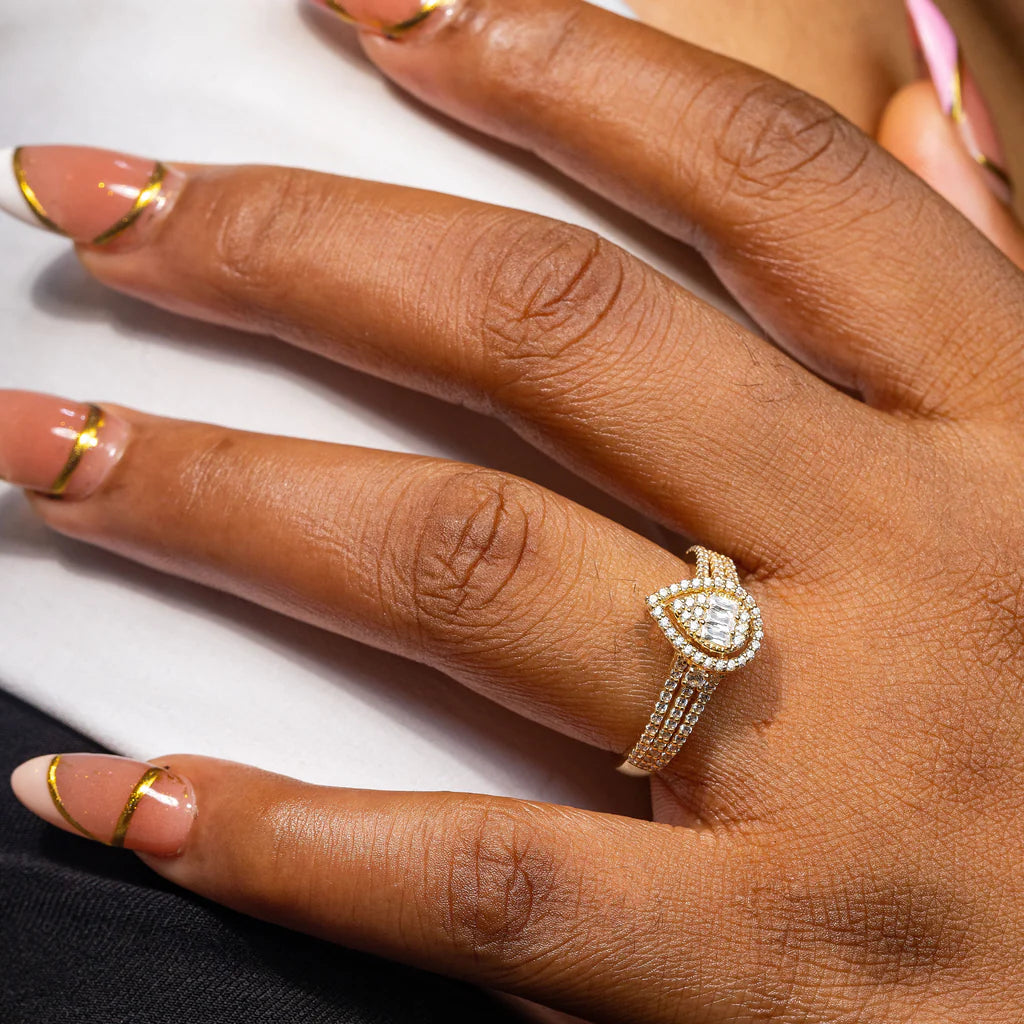 Luisa Pear 18Karat Yellow Gold Engagement Ring