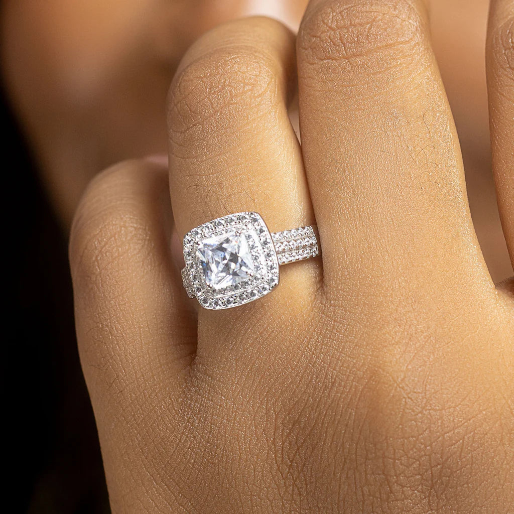 Zinnia 18Karat White Gold Engagement Ring